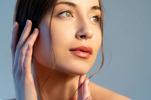 Πώς θα πετύχεις face lift εφέ στο πρόσωπό σου με ένα μόνο προϊόν μακιγιάζ