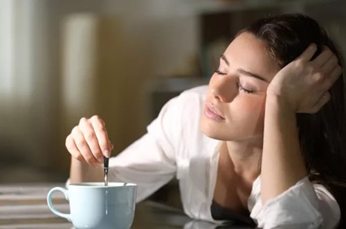 Τι μπορεί να συμβεί στο σώμα σου αν το πρώτο πράγμα που κάνεις το πρωί είναι να πίνεις καφέ