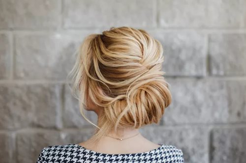 Το χτένισμα που θα σε κάνει να μοιάζεις με αυθεντική Παριζιάνα