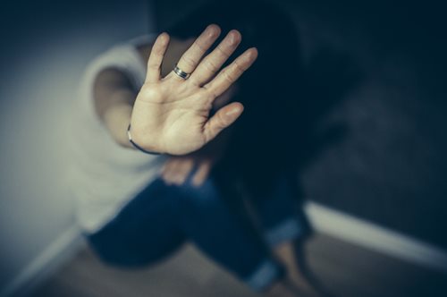 Γιάννα Χορμόβα: «Να μετατοπίσουμε το βάρος από το θύμα στον θύτη»