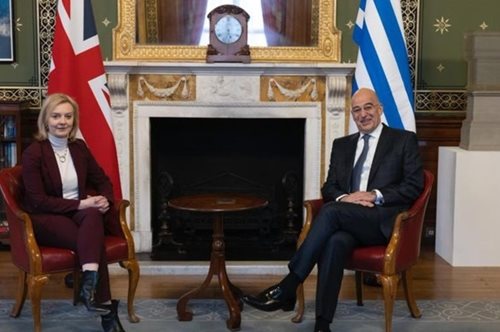 Όταν η νέα Πρωθυπουργός της Βρετανίας Λιζ Τρας μπέρδεψε τον Νίκο Δένδια με τον Νίκο Βέρτη