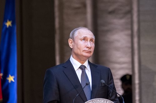 Όταν ο Βλαντιμίρ Πούτιν τραγουδούσε και οι celebrities του Χόλιγουντ χειροκροτούσαν (βίντεο)