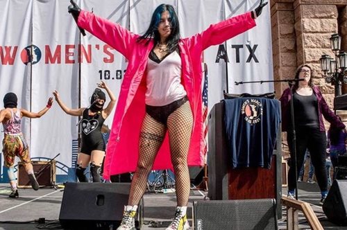 Nadya Tolokonnikova: «Δεν μπορείς να το παίζεις καλός με τον Πούτιν, είναι τρελός»