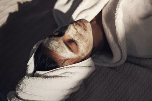 Η ολική και βαθιά αποτοξίνωση για λαμπερή και υγιή επιδερμίδα