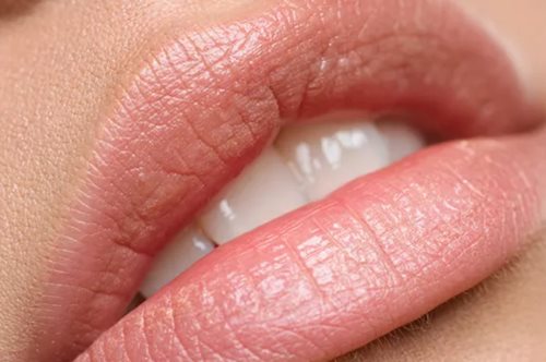 Γιατί αξίζει να προσθέσεις το lip scrub στη beauty ρουτίνα σου