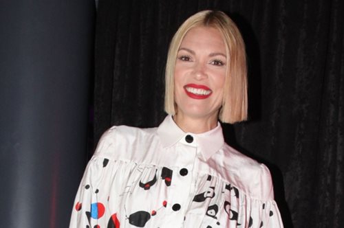 Ποιος είναι ο πιο σικ τρόπος για να φορέσεις τα sneakers; Η Βίκυ Καγιά δημιούργησε το τέλειο look