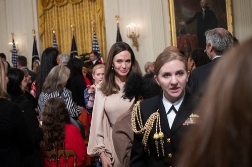 Αντζελίνα Τζολί: Στον Λευκό Οίκο για το νομοσχέδιο για την εξάλειψη της βίας κατά των γυναικών