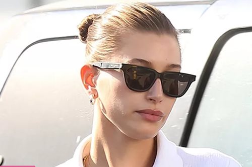 Η ενυδατική με χρώμα που μοιάζει με φίλτρο πάνω στο δέρμα