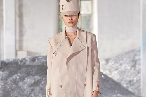 Καπαρντίνα: δεν προσδίδει μόνο στιλ, αλλά είναι και ένδυμα με μακρά ιστορία