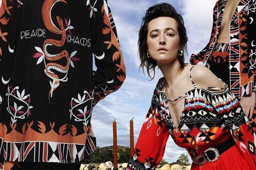 H SS'22 συλλογή της Peace + Chaos είναι μια ωδή στον πνευματικό συμβολισμό και τη θηλυκότητα