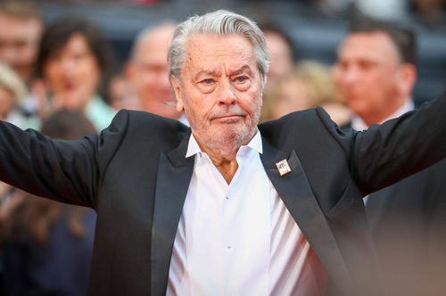 Ο Αλέν Ντελόν αποφάσισε να πεθάνει με ευθανασία και ο γιος του δέχτηκε να τον βοηθήσει