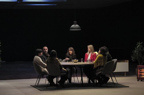 Το Ίδρυμα Ωνάση προβάλλει στο κανάλι του, στο YouTube, εκπομπή για τις γυναικοκτονίες