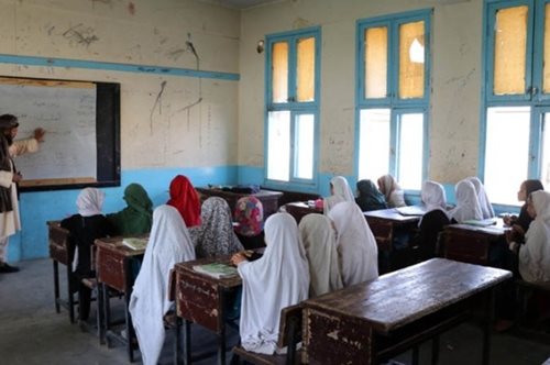 Αφγανιστάν: Oι Ταλιμπάν κλείνουν σήμερα όλα τα γυμνάσια και τα λύκεια για τα κορίτσια