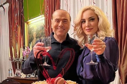 Ο Σίλβιο Μπερλουσκόνι ξαναπαντρεύεται στα 85 του χρόνια με την κατά 53 χρόνια νεότερή του Μάρτα