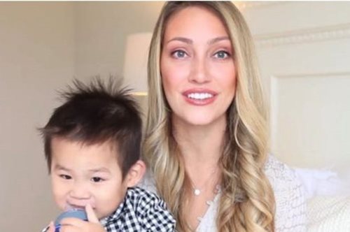 Η πιο μισητή γυναίκα στην Αμερική: Η ινφλουένσερ που επέστρεψε το παιδί που υιοθέτησε