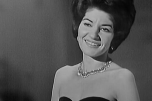 Μαρία Κάλλας: Μια σπάνια ασπρόμαυρη φωτογραφία της Ελληνίδας ντίβας στην κουζίνα του σπιτιού της 