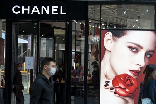 O οίκος Chanel δεν πουλάει προϊόντα σε όσους είναι να επιστρέψουν στη Ρωσία