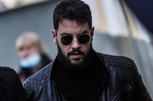 «Η εικόνα του Μάνου Δασκαλάκη ήταν προκλητική. Λειτουργούσε σα να έκανε σόου σε κάποια ροκ συναυλία»