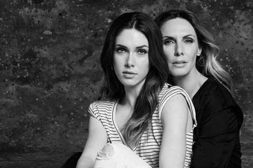 Η Εβελίνα Παπούλια και η Αφροδίτη Λιάντου είναι οι πρωταγωνίστριες της νέας καμπάνιας LYNNE