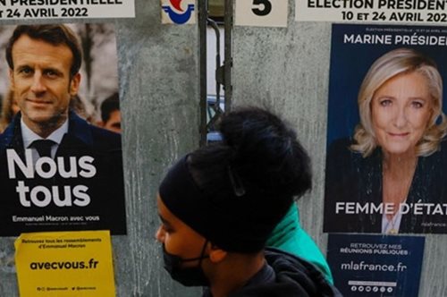 Γαλλικές εκλογές: Ο Μακρόν προηγείται, αλλά η Λεπέν έρχεται απειλητικά 