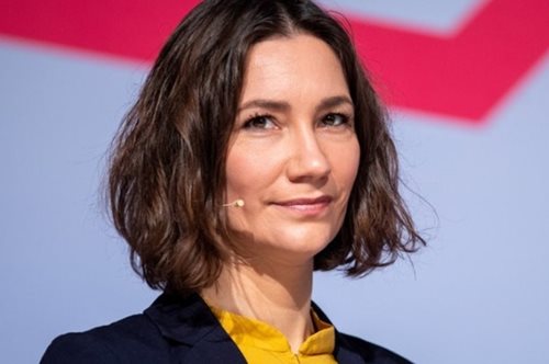 Άννε Σπίγκελ: η «πράσινη» Υπουργός Οικογένειας της Γερμανίας απολογήθηκε για την απουσία της