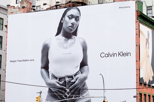 Calvin Klein: η νέα καμπάνια είναι υπερπαραγωγή- Τζόαν Κόλινς, Pet Shop Boys, Νταφόε και η Λούρδη