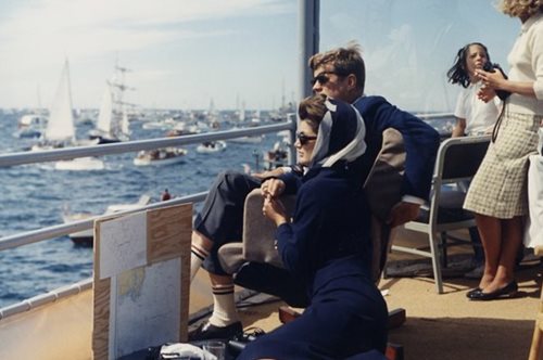 «Τα ταξίδια μου με την Ζακλίν Κένεντι» το νέο αποκαλυπτικό βιβλίο του σωματοφύλακα της Τζάκι Κένεντι