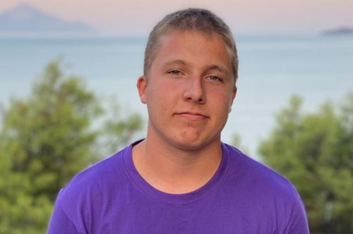 Από τη Ναύπακτο στο Χάρβαρντ διαβάζοντας μόνος στο σπίτι