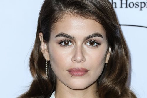 Κάια Γκέρμπερ: To επόμενο celebrity girl που επιβεβαιώνει ότι αυτό το hairstyle είναι hot