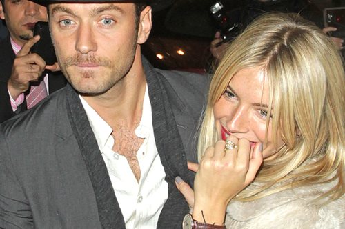 Σιένα Μίλερ: «Ήμουν το κορίτσι του Τζουντ Λο, αυτό με προστάτευσε»