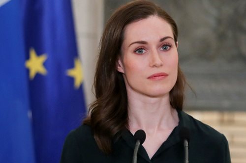 Επιτρέπεται να φοράς σορτσάκι σε ροκ συναυλία αν είσαι Πρωθυπουργός; Η Σάνα Μάριν έδωσε την καλύτερη απάντηση