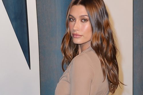 Η Χάλεϊ Μπίμπερ μιλάει πρώτη φορά ανοιχτά για το ισχαιμικό επεισόδιο που υπέστη