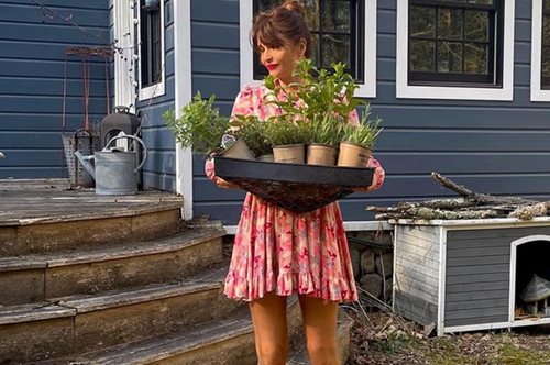 Η Ελένα Κρίστενσεν μάς ξεναγεί στο φανταστικό εξοχικό της