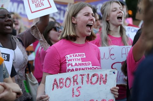 HΠΑ: διαδηλώσεις γυναικών κατά της απαγόρευσης των αμβλώσεων