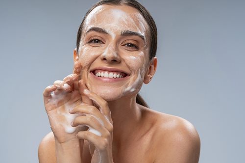 Challenge κατά της ακμής: Δοκιμάσαμε μια vegan & cruelty-free ρουτίνα για καθαρό δέρμα σε 10 ημέρες