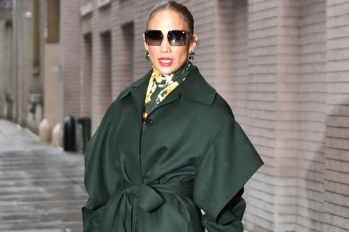 JLo: Fashion statement με Chanel &  Hermès