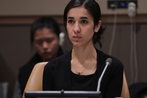 Η ακτιβίστρια Νάντια Μουράντ μιλάει στην Αντζελίνα Τζολί για τη σεξουαλική βία των προσφύγων πολέμου