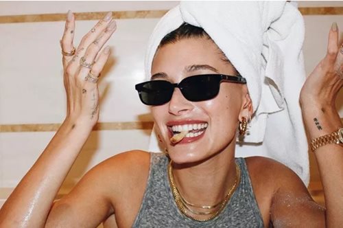 Pizza – toast: Η homemade εκδοχή πίτσας από την Hailey Bieber