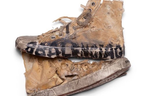 Balenciaga: τα σχεδόν καταστραμμένα νέα sneakers του