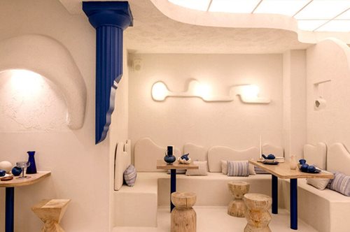 Το ντιζάιν σουβλατζίδικο στη Βαλένθια που θυμίζει ελληνικό νησί 