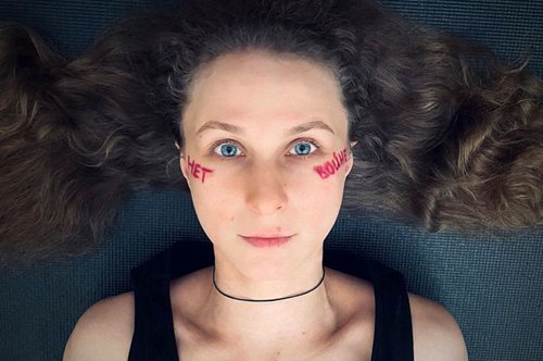 Η δημιουργός των Pussy Riot δραπέτευσε από την Ρωσία μεταμφιεσμένη σε διανομέα φαγητού