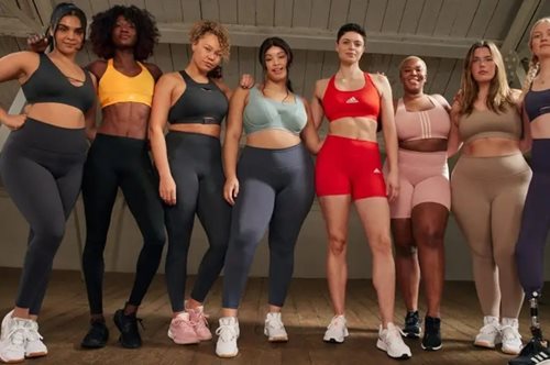 Η Αγγλία απαγορεύει την καμπάνια της Adidas, επειδή απεικονίζει γυναικεία στήθη