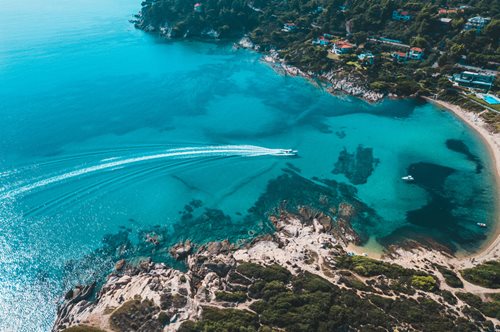 Γαλάζιες σημαίες: 2η παγκοσμίως σε παραλίες η Ελλάδα 