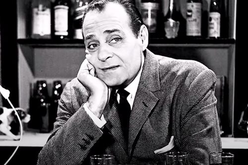 Τζέντλεμαν άλλης εποχής: Το τρυφερό χειροφίλημα του Λάμπρου Κωνσταντάρα στην Ραφαέλα Καρά