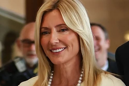 Παύλος & Μαρί Σαντάλ | Η κοινή εμφάνιση στη Βουκουρεστίου - Το μακιγιάζ της επιχειρηματία είναι τάση