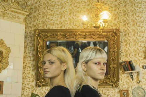 Δίδυμες βρέθηκαν ξανά μετά από παράνομη υιοθεσία του πατέρα τους