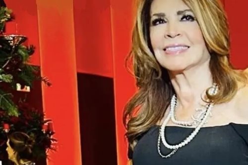 Μιμή Ντενίση: Με (ολόχρυση) φούστα Ελληνίδας σχεδιάστριας σε εκδήλωση στη Θεσσαλονίκη