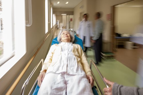 Απίστευτο! Προσωπικό νοσοκομείου μετέφερε 83χρονη σε λάθος σπίτι και το κατάλαβαν μία μέρα αργότερα
