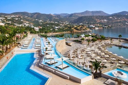 Οι ιδανικές διακοπές συνδυάζουν πολυτέλεια, γαστρονομικές εμπειρίες, water sports και οινική γευσιγνωσία σε ένα μαγευτικό περιβάλλον