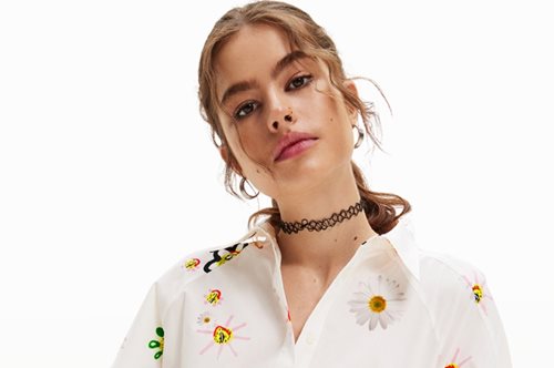 Φλοράλ, εμπριμέ και πολύχρωμα κολλάζ: Η νέα συλλογή της Desigual σε προσκαλεί να εκφράσεις τη μοναδικότητα σου